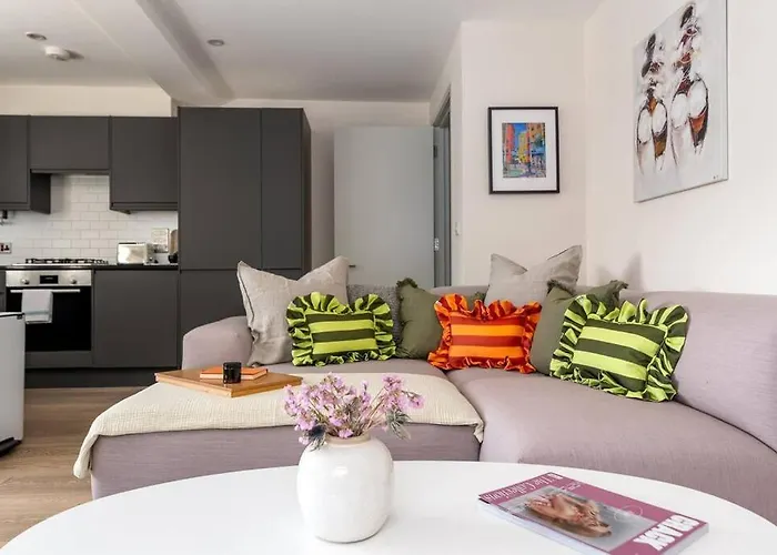 2 Bedroom Apartment In London Bridge